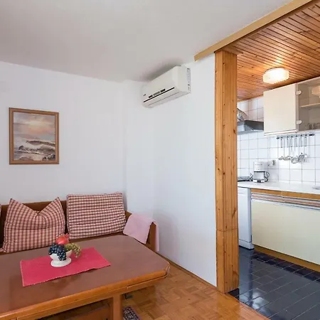 Mato Oborovic Papica Guest house 3*