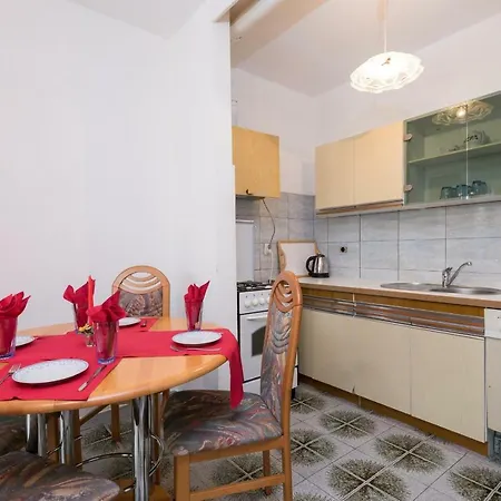 Mato Oborovic Papica Guest house 3*