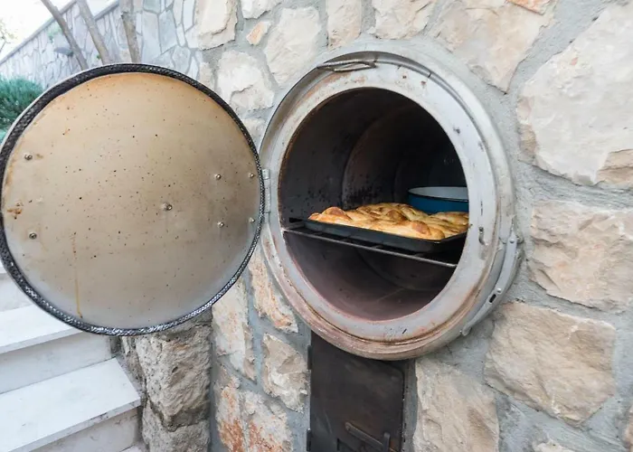 Pensión Mato Oborovic Papica