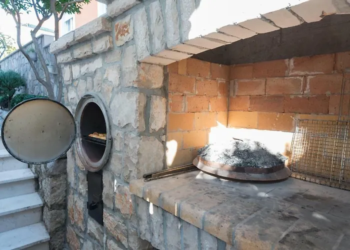 Pensión Mato Oborovic Papica 3*